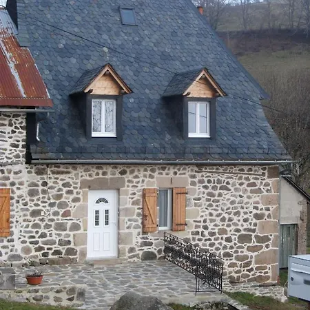 House With 3 Bedrooms In Saintclement Thiezac With Wonderful Mountain View&terrace 22 Km From The Slopes Saint-Clément