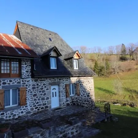 House With 3 Bedrooms In Saintclement Thiezac With Wonderful Mountain View&terrace 22 Km From The Slopes Vakantiehuis